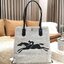 LONGCHAMP ESSENTIAL TOILE SHOULDER BAG L ECRU วัสดุ Cotton Canvas & Grained cowhide คอลเลคชั่นใหม่ ฮิตสุดๆในเหล่าดาราเซเลป ด้วยดีไซน์สวยขนาดกำลังดีเนื้อหนาอยู่ทรง น้ำหนักเบา