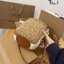 CHLOE small woody basket กระเป๋าสะพายสานทรงตะกร้า ยอดฮิตติดลมของแบรนด์ ด้วยวัสดุสังเคราห์จากธรรมชาติ สานทอเต็มใบออกมาเป็นลวดลายสวยงาม