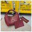 Gucci Softbit medium top handle bag กระเป๋าทรงโฮโบโฉมใหม่ อะไหล่เป็นเอกลักษณ์ของแบรนด์ในรูปแบบ Horsebit ครึ่งรูปขนาดใหญ่ หรูหราและใช้งานสะดวก รูปทรงสไตล์สบายๆ หนังลายเกรนสวยหรูนุ่มนวลพร้อมเท็กเจอร์อันโดดเด่น