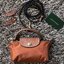 LONGCHAMP LE PLIAGE ORIGINAL Pouch with handle กระเป๋าถือขนาดมินิทรงpouch ให้ความหรูหราจาก Le Pliage (เลอ ปลิยาจ) ในขณะที่ที่ปิดแบบซิปช่วยให้คุณมั่นใจได้