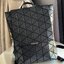 BAO BAO ISSEY MIYAKE Flap Backpacks กระเป๋าสะพายหลังรูปแบบใหม่จะเปิดตัว โดดเด่นด้วยฝาพับรูปสี่เหลี่ยมผืนผ้าที่เปิดและปิดได้ง่าย และรูปทรงแบบมินิมอล เป้สะพายหลังใช้งานได้ดีมาก