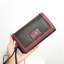 Guess leather wallet กระเป๋าสตางค์ใบกลาง ด้านหน้าแต่งโลโก้แบรนด์โลหะสวยหรู แต่งสีตัดหนังลายสวย ภายในมีช่องใส่ธนบัตร เหรียญ บัตรต่างๆ ด้านหลังมีช่องซิป ปิดเปิดใช้งานสะดวก ถือถนัดมือ มีสายคล้องมือ สามารถถอดออกได้ ขนาดกำลังพอเหมาะ ดีไซร์สวยงาม รุ่นแนะนำ มาให