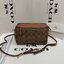 COACH BENNETT CROSSBODY IN SIGNATURE CANVAS กระเป๋าสะพายข้าง รุ่นหมอนไร้หูในตำนาน!! คัมแบคจ้า กลายเป็นรุ่นที่ตามหากันไปแล้วน้า ด้วยทรงที่คลาสสิค บวกดีไซน์เรียบแต่แฝงความหรู ใครๆก็หลงรักแหละ!! ดูออก!! วัสดุหนังแคนวาสเคลือบคุณภาพดี เปิด-ปิดด้วยซิป มาพร้อมสา