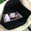 Victoria's Secret Canvas Tote Bag กระเป๋าสะพายวัสดุแคสวาสสีครีม ด้านล่างเป็นกลิตเตอร์ สกรีนชื่อแบรนด์ ฐานกระเป๋าเป็นหนัง ด้านหน้ามีช่องเล็กไว้ใส่ของได้ เปิดปิดด้วยซิป ซับในลายแบรนด์ มีช่องซิปเล็กแยกใส่ของ1ช่อง จุของได้เยอะมาก