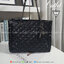 GUESS WOMEN'S CESSILY TOTE FLAP BAG ของแท้ กระเป๋าสะพายทรง SHOPPING BAG หนัง PU หนังนิ่มสีดำเล่นลายเหลือบกลิตเตอร์