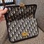 DIOR CD ADDICT FLAP BAG กระเป๋าสะพายดีไซน์คลาสสิค สวยผู้ดี โดดเด่นด้วยโลโก้และอะไหล่ตัวล็อคสีทอง เพิ่มดีเทลความหรูขึ้นไปอีก วัสดุผ้าแคนวาสทอลวดลายเอกลักษณ์ ภายในเป็นช่องโล่ง มีช่องซิป สายสะพายโซ่ในตัว ปรับใช้ได้ 2 แบบ สะพายข้าง หรือสะพายโซ่คู่ที่ไหล่ก็สะด