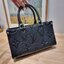 LV OnTheGo East West กระเป๋าทรงโท้ทดีไซน์กะทัดรัด ที่ใครเห็นต้องเป็นคลั่งรัก สวยคลาสสิค ผู้ดี หรูหราได้ทุกลุค ทุกสไตล์ มาพร้อมหูจับในตัว