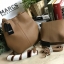 MARCS 2WAYS SHOULDER BAG 2018 New arrival กระเป๋าถือหรือสะพาย 2 in 1 รุ่นใหม่ล่าสุด ดีไซน์สไตล์ Hermes สุดคลาสสิค ซื้อ 1 ได้ถึง 2 ใบ ทั้งใบใหญ่ & ใบเล็กเข้าชุดกัน พร้อมสายสะพาย 2 แบบ 2 สไตล์สลับใช้ได้ไม่จำเจ วัสดุหนังแกะสังเคราะห์นิ่มสวย ขนาดกำลังดี ใบใหญ