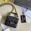 หนังแท้ VIP GIFT CHANEL MINI BLACK BAG รุ่นยอดนิยมไอเท็มฮิตวัสดุหนังแท้เรียบสวยคลาสสิคเปิดปิดด้วยฝาปิดกระดุมด้านหน้ามีโลโก้แบรนด์อะไหล่ทองสวยหรูดูดีมากกกก มาพร้อมสายโซ่ทองร้อยหนังจะสะพายไหล่ หรือ Crossbody ก็ดูดี ภายในโล่งกว้าง ตัวจริงสวยน่าใช้ Chanel min
