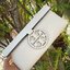 Tory burch Miller Metal clutch กระเป๋าคลัทช์ดีไซน์เรียบหรูออกแบบมาได้อย่างลงตัว ด้วยรูปทรงที่สวยงามและทันสมัย จากแบรนด์ Tory Burch ขนาดกำลังดี สามารถใส่กระเป๋าสตางค์หรือเครื่องสำอางค์ได้ตามขนาดกระเป๋า ในเรื่องของดีไซน์และLogo DoubleT เฉดเดียวกับสีของกระเป