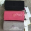Kipling Brownie long tri-fold wallets กระเป๋าสตางค์ยาวแบบ3พับตอน วัสดุกันน้ำ เปิดปิดด้วยกระดุมแป๊ก มีช่องใส่ธนบัตรหลายช่อง ช่องเสียบการด์ได้ถึง13ช่อง และใส่รูปภาพได้อีก2ช่อง ช่องซิปใส่เหรียญ ที่จับหัวซิปปั้มแบรนด์ ใบนี้คุ้มมากๆคะ ขนาดกำลังดี พกพาสะดวก ช่อ