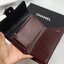 หนังแท้ CHANEL WALLET รุ่นยอดนิยมไอเท็มฮิตวัสดุหนังคาเวียร์สวยคลาสสิคเปิดปิดด้วยฝาปิดกระดุมด้านหน้ามีโลโก้แบรนด์อะไหล่ทอง/เงินสวยหรู ภายในสีแดงเบอกันดี้ มีช่องซิปด้านในเรียกว่าใบเดียวจบ เป็นใบยอดนิยมของสาวๆ เลยค่าา พร้อมส่งที่ไทยไม่ต้องรอพรีฯ สาวก Chanel 