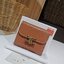CELINE SHORT WALLET VIP กระเป๋าสตางค์ซีลีน หนังเรียบสวยอยู่ทรงมีโลโก้ด้านหน้าเปิดปิดด้วยฝาพับกระดุม ภายในมีช่องแบ่งหลายช่อง มีช่องใส่บัตรหลายช่อง ช่องใส่เหรียญ ช่องใส่ธนบัตร ใส่แบงก์พันได้เหมือนกระเป๋าสตางค์ยาวไอเท็มแนะนำ ล๊อตพิเศษ!! แถมสายโซ่สามารถสะพายไ
