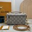LV Pochette Métis East West กระเป๋าสะพายมัลติฟังก์ชั่น สีใหม่ลิมิเต็ดสวยละมุน วางลายตรงเป๊ะ สวยมากแนะนำเลยค่ะ ดีไซน์กะทัดรัด สะดวกพกพา สะพายไปเที่ยว ไปทำงาน ไปเดทก็ได้หมด ตอบโจทย์คนชอบความหลากหลายจริงๆ