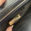 Tory burch description mercer adjustbale shoulder bag เป็น Collection รุ่นท็อปที่สาว ๆ หลายคนถูกใจ ด้วยทรงกระเป๋าคลาสสิกสุดเก๋ ใช้งานแบบไหนก็ดูดี ในลุคช์สาวหวานแบบสะพายสายคู่ หรือ ต้องการความคล่องตัวด้วยการสะพายแบบครอสบอดี้ มีดีไซน์ที่ Practical ต่อการใช้