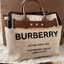 BURBERRY FRAGRANCES TOTE BAG อีกหนึ่งไอเท็มหายาก วัสดุ Canvas & Leather Calfskin ดีไซน์สวยมีเอกลักษณ์คาดด้วยสายหนังประดับกระดุมทองด้านหน้า หูจับหนังแท้จับถนัดมือ สายสะพายยาวหนังแท้ถอดได้ปรับระดับได้อะไหล่แบรนด์ ภายในโล่งกว้างมีช่องใส่ของใส่เอกสารA4 กระเป๋