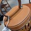 M.C.M CYLINDER CROSSBODY IN VISETOS รุ่นยอดฮิตอีกหนึ่ง!! กระเป๋าสะพายข้าง ดีไซน์ทรงกระบอก ให้คุณสนุกไปกับทุกสไตล์การแต่งตัว สวยอยู่ทรง ใส่ของสำคัญได้ครบถ้วน วัสดุหนังแคนวาสคุณภาพดี เปิด-ปิดด้วยซิปรอบ ภายในบุผ้าสลับหนังแท้ เป็นช่องโล่งทำให้เก็บของไว้ได้สะด