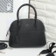 รุ่นใหม่ล่าสุด ' KEEP Tempa handbag ทรง alma สุด Hot หยิบมาใช้เมื่อไหร่ก้อไม่มี Out แน่นอน !! **จุดเด่นที่ > ลายหนังสวย - หรู >เนื้อ matte น้ำหนักเบา ถือสะพายเข้าง่ายกับทุกชุด >ขนาดกระเป๋ากำลังดีคะ ใส่ กปต ยาว มือถือได้ ไม่เล็ก ไม่ใหญ่เกินไป