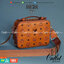 M.C.M KLASSIK CROSSBODY BOX BAG ไอเท็มขวัญใจเซเลปอีกหนึ่ง!! กระเป๋าสะพายครอสบอดี้ดีไซน์ทรงกล่อง ด้วยรูปลักษณ์ที่มีสไตล์ สามารถใช้กับลุคแคชชวล หรือลุคไหนๆก็ทำให้ดูโดดเด่นขึ้นมาได้ วัสดุหนังแคนวาสคุณภาพดี เปิด-ปิดด้วยซิป มีช่องหลัก 2 ช่อง มาพร้อมสายสะ