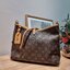 LV CARRYALL PM รุ่นลิมิเต็ดที่สาวๆตามหา กระเป๋าสะพายไหล่ทรงสวย ดีไซน์เรียบง่ายคลาสสิค หรู ดูผู้ดี รูปทรงใช้งานง่าย มาพร้อมใบลูก ไว้เก็บของจุกจิก วัสดุหนังแคนวาส ปากกระเป๋ามีสายหนังผูกกันของหล่นได้และยังมีกระดุมแม่เหล็กอีกด้วย สายสะพายถอดปรับได้ ภายในโล่งก