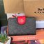 COACH MEDIUM CORNER ZIP WALLET IN SIGNATURE CANVAS กระเป๋าสตางค์ขนาดกลางที่ถือว่าเป็นไอเทม Must Have ของทุกเพศทุกวัยที่ต้องพกติดตัวไว้ตลอดเวลา เพราะนอกจากจะช่วยจัดเก็บเงิน บัตรประชาชน บัตรเครดิตและต่าง ๆ ให้เป็นระเบียบเรียบร้อยยังต้องคำนึงถึงประโยชน์ใช้สอ