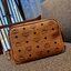 M.C.M KLASSIK CROSSBODY IN NEW YEAR TIGER VISETOS ใหม่ล่าสุด คอลเลคชั่นรับปีเสือ ของมันต้องมี กระเป๋าสะพายข้างทรงครอสบอดี้ โดดเด่นด้วยลายพริ้นท์น้องเสือคมสวย รุ่นนี้หนุ่มๆหรือสาวๆก็สะพายได้น้า ขนาดกำลังดี วัสดุหนังแคนวาสคุณภาพดี มีช่องหลัก 2 ช่อง เปิด-ปิด