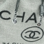 ทรงขนมจีบ premium gift จากแบรนด์ Chanel โลโก้ปัก ผ้า canvas เนื้อหนาอย่างดี มีซับใน ด้านหน้าปักโลโก้แบรนด์หรู จุดเด่นที่เป็นเป้สะพายด้านหลัง หรือสะพายด้านข้างก็ได้