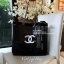 กลับมาตามคำเรียกร้อง🎉🎉 **SETคู่สุดคุ้มมม ซื้อ1ได้ถึง2 !!! Chanel Shopping Ribbin bag With Chain With + Cosmetic Pouch กระเป๋าสะพายใบใหญ่ทรง Shopping พร้อมกระเป๋าใส่เครื่องสำอางค์ ใบเล็ก จากงานพรีเมี่ยมกิ้ฟของแท้นำเข้าจาก Chanel Perfume Cou