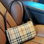 🇬🇧 NEW ARRIVAL! BURBERRY HAND BAG VIP GIFT WITH PURCHASE (GWP) พรีเมี่ยมกิ๊ฟ Limited Edition จาก BURBERRY วัสดุทำจากหนังPVC ลายแบบฉบับแบรนด์ ตัวกระเป๋าอยู่ทรงสวย เปิดปิดด้วยซิป ภายในกว้างใส่ของได้หลากหลาย สายสะพายหลังปรับได้3ระดับ อะไหล่แบ