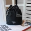 New Arrival จากแบรนด์ Prada งานพรีเมี่ยมกิ้ฟท์จากเคาเตอร์แบรนด์ต่างประเทศ กับทรงยอดฮิต ทรงจีบ มาพร้อมสายสองแบบ สายโซ่เงินยาว(ถอดออกได้) และห่วงคล้องมือ(พับลงได้ ถอดไม่ได้) ดูดีมากค่ะ วัสดุทำจากผ้าไนล่อนกันน้ำ 100% อะไหล่เงินทั้งใบ ปั้มแบรนด์ลงอะไหล่ ภายใน