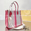 Michael Kors Heidi Tote / Michael Kors Bolsa tote Heidi monogram / MK Tote กระเป๋าสะพายทรง tote มาใหม่ MK หนังพิมพ์ลายแบรนด์ ภายในโล่งกว้าง จุของได้เยอะมาก อะไหล่ปั้มทุกจุด แมทง่ายได้ทุกลุค ภาพถ่ายจากงานขายจริง ใช้งานต่างประเทศได้