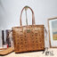 M.C.M SMALL REVERSIBLE LIZ SHOPPER IN VISETOS พร้อมเสิร์ฟความสวยให้ถึงบ้าน กับกระเป๋าทรงโท้ทไซส์ small ขนาดกำลังสวย แถมไม่พอ!! ยังมีใบลูกไปให้อีก สะพายแยกได้เก๋ๆด้วย!! ใครที่มองหากระเป๋าทรงโท้ทจุๆหน่อย ก็ต้องใบนี้เลย ดีไซน์ทรงสวยน่าใช้ โดดเด่นกว่าใคร ไม่ซ
