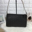 GUESS CROSSBODY BAG กระเป๋ารุ่นนิยม รุ่นนี้สวยเก๋มากๆ มีลายแบรนด์ตัดกับหนังเรียบสวยงาม พร้อมโลโก้แบรนด์สีเงินสวยเด้น มาพร้อมพวงกุญแจหนังเป็นพู่ๆ ประดับข้างๆ เปิดปิดด้วยซิปบน ด้านนายมีช่องใส่โทรศัพท์ และช่องอื่นๆ รุ่นนี้สามารถใส่กระเป๋าเงินใบยาวได้ ของจุกจ