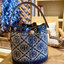 ของแท้ 💯% TORY BURCH Monogram Jacquard Bucket Bag กระเป๋าถือหรือสะพายไหล่ วัสดุผ้า Canvas โลโก้ Jacquard ทรงถัง ตั้งอยู่ทรง กระเป๋าปักลายแบรนด์ สวยหรู สายยาว Crossbody ได้ เปิด-ปิด โดยเชือกรูด เปิด-ปิดพร้อมสลับที่ประดับโลโก้ สวยหรู คุณนาย สุดๆ ไปเ