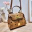 M.C.M MINI HERITAGE SATCHEL IN VISETOS **รอบราคาพิเศษต่ำกว่าทุน** รุ่นหายาก กลับมาให้จับจองกันแล้วจ้า กระเป๋าถือ/สะพายทรงสวยสุดแซ่บ มีดีเทลความงามมากมายในหนึ่งเดียว ความพิเศษคือตัวล็อคกุญแจและพวงหนังห้อยสุดหรู