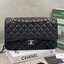 หนังแท้ CHANEL LARGE CLASSIC JUMBO HANDBAG 30cm พร้อมส่งที่ไทย Lambskin & Grained Calfskin กระเป๋าสะพายคลาสสิกใบใหญ่ หนังแท้และโลหะสีทอง/สีเงิน ภาพสินค้าถ่ายจากงานขายจริง ใช้งานต่างประเทศได้