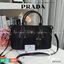 รุ่นยอดฮิต !!! ปังปุริเย่ 🎉🎉 กระเป๋าทรง HANDBAG จากงานพรีเมี่ยมกิ้ฟ จากเคาเตอร์ต่างประเทศ มาแล้วค่า กระเป๋าถือทรงหรู จากแบรนด์ PRADA เป็น กระเป๋าผ้าไนล่อน ตกแต่งรอบใบได้ **สวยมาก ด้านในมีช่องซิปและช่องใส่ของ เป็นสัดส่วน อะไหล่ทองหรู ขนาดกำ