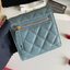 หนังแท้ Chanel Classic small wallet caviar 3 พับ พร้อมส่งที่ไทย รุ่นยอดนิยมไอเท็มฮิตวัสดุหนังแท้คาเวียร์สวยคลาสสิคเปิดปิดด้วยฝาปิดกระดุมด้านหน้ามีโลโก้แบรนด์อะไหล่ทองสวยหรูดูดี ตัวจริงสวยน่าใช้ Chanel mini นาทีนี้กำลัง in สุดๆ ภาพสินค้าถ่ายจากงานขายจริง ใ