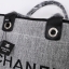 Chanel Tote canvas premium gift จากแบรนด์ Chanel กระเป๋าสะพาย Chanel Tote canvas โลโก้ปัก กระเป๋า ทรง Tote ผ้า canvas เนื้อหนาอย่างดี มีซับใน ด้านหน้าปักโลโก้แบรนด์หรู **จุดเด่นที่ หูจับมี 2 แบบคือ แบบสายหนัง และ โซ่ สามารถ สะพายไหล่ได้คะ ใบใหญุจุของคุ้ม 