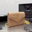 YSL Envelope Woc Bag กระเป๋าสะพายรุ่นในตำนาน ดีไซน์เรียบหรู โดดเด่นด้วยโลโก้ด้านหน้า เพิ่มดีเทลความผู้ดี