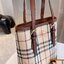 BURBERRY VINTAGE SET BAG VIP GIFT WITH PURCHASE (GWP) **ซื้อ1ได้ถึง2ใบ กระเป๋าถือทรงสวยหรู งานพรีเมี่ยมกิ๊ฟ Limited Edition จากBURBERRY วัสดุหนังPVC สวยหนังนิ่ม ตัดด้วยสายหนังสีน้ำตาลเข้ม **สวยตาแตกกกก มาพร้อมช่องใส่ของขนาดใหญ่ อยกเป็นช่องซิปและช่องใส่ของ