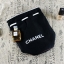 Must Have! CHANEL VIP BEAUTE AUTHENTIC CANVAS DUFFLE BAG VIP Gift With Purchase รุ่น Limited Edition จาก Chanel Beaute ของแท้นำเข้าจากเคาเตอร์ต่างประเทศ วัสดุ Canvas เนื้อหนาภายในบุด้วย 100% Polyester สกรีนโลโก้แบรนด์ เปิดปิดแบบ Drawstring ใส่ ipad mini เ