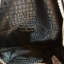 kate spade (spades) Back pack กระเป๋าเป้สะพายหลัง วัสดุหนังpu อยู่ทรง น้ำหนักเบา ใส่ของได้เยอะ ขนาดกำลังดีไม่ใหญ่จนเกินไป ภายในซับด้วยผ้าลายแบรนด์ มีสายสั้นสำหรับถือ สายสะพายยาวปรับได้ 5 ระดับ