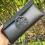 Tory burch Miller Metal clutch กระเป๋าคลัทช์ดีไซน์เรียบหรูออกแบบมาได้อย่างลงตัว ด้วยรูปทรงที่สวยงามและทันสมัย จากแบรนด์ Tory Burch ขนาดกำลังดี สามารถใส่กระเป๋าสตางค์หรือเครื่องสำอางค์ได้ตามขนาดกระเป๋า ในเรื่องของดีไซน์และLogo DoubleT เฉดเดียวกับสีของกระเป