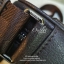 Coach Men crossbody bag Best seller! กระเป๋าข้างรุ่นยอดฮิตของคุณผู้ชาย วัสดุหนังลาย signature brand รอบใบ ด้านหน้ามี logo brand มีช่องหน้าหลัง ช่องหลักเปิดปิดด้วยซิป ใส่ wallet ยาว mini iPad ได้ มีช่องซิปเล็ก สายสะพายยาสปรับได้ค่ะ