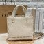 ใหม่ล่าสุด อดใจยังไงไหว COACH Dempsey Field Tote 22 C5268 โทนสีขาวล้วน ดำล้วน สุดคลาสสิก พร้อมส่งความสวยที่ไทยค่ะ! กระเป๋าทรง Tote ขนาดพอเหมาะลำตัว พกพาง่ายสะดวกได้กับทุกๆวัน ด้านหน้าปั้มโลโก้แบรนด์ตัวใหญ่สวยค่ะ;เปิดปิดกระเป๋าแบบกระดุมแม่เหล็ก ภายในใส่กระ
