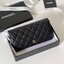 หนังแท้ CHANEL LONG WALLET รุ่นยอดนิยมไอเท็มฮิตวัสดุหนังคาเวียร์สวยคลาสสิคเปิดปิดด้วยฝาปิดกระดุมด้านหน้ามีโลโก้แบรนด์อะไหล่ทอง/เงินสวยหรู ภายในสีแดงเบอกันดี้ มีช่องซิปด้านในเรียกว่าใบเดียวจบ เป็นใบยอดนิยมของสาวๆ เลยค่าา พร้อมส่งที่ไทยไม่ต้องรอพรีฯ สาวก Ch
