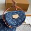 LV Croissant MM Monogram Denim Bag Washed Blue กระเป๋าทรงโค้งมนคล้ายครัวซองต์ สวยชิคฉ่ำก่อนใคร ด้วยดีไซน์สุดเก๋แบบทำถึง เพิ่มดีเทลน่าใช้ด้วยใบลูก ที่แยกออกมาใช้ได้