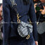 DIOR Saddle Bag Oblique Embroidery กระเป๋ารุ่นยอดนิยม ตามแบบฉบับแบรนด์ งานผ้าแจ็คการ์ดลาย Oblique ลูกเล่นห้อยด้วยตัวอักษร D ตรงหูหิ้วมีกิมมิค CD สีทอง มาพร้อมสายสะพายครอสบอดี้ เรียกว่าจะถือก็ปั้วะ จะสะพายก็ปังไม่ไหว เก็บทุกรายละเอียดงานเป๊ะมากค่ะ
