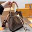 LV Neonoe Monogram Canvas / LV Bucket Bag กระเป๋าสะพายทรงบัคเก็ตอีกหนึ่งรุ่นท็อปฮิต ที่ไม่มีไม่ได้จริงๆ โดดเด่นและเป็นเอกลักษณ์ด้วยการตกแต่งลายพิมพ์เฉพาะ